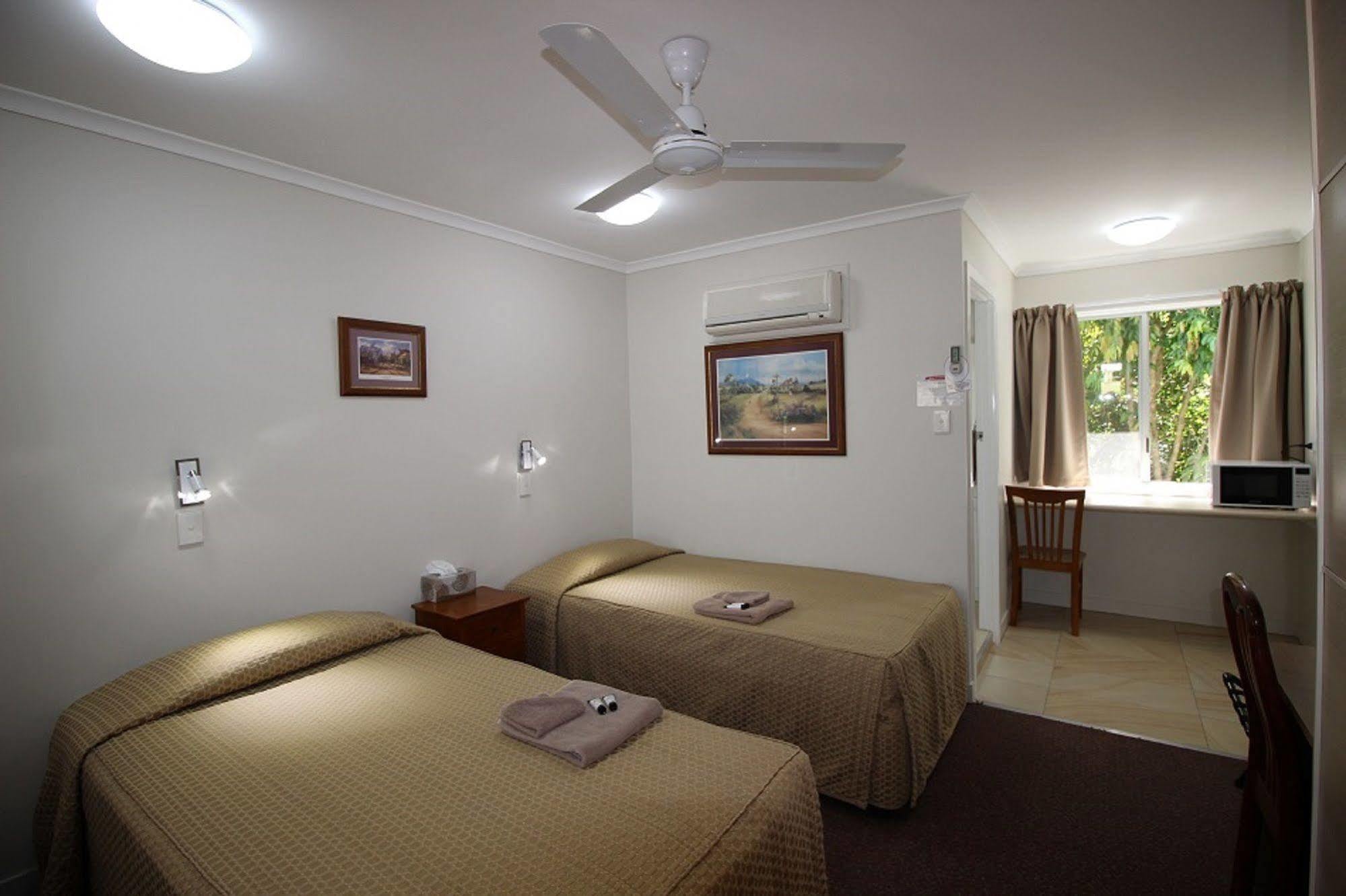 Atherton Hinterland Motel Екстер'єр фото