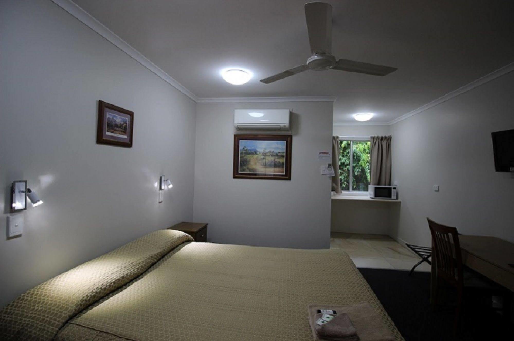 Atherton Hinterland Motel Екстер'єр фото