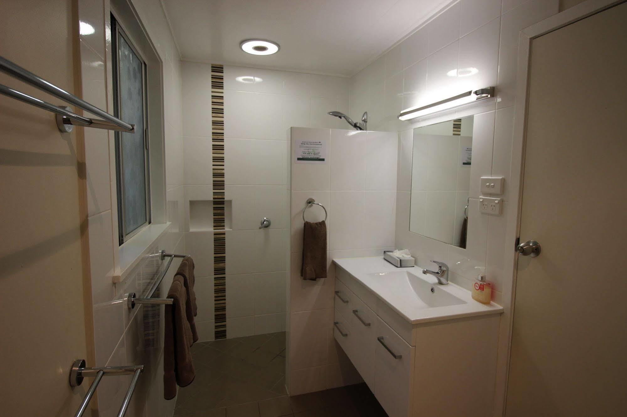 Atherton Hinterland Motel Екстер'єр фото