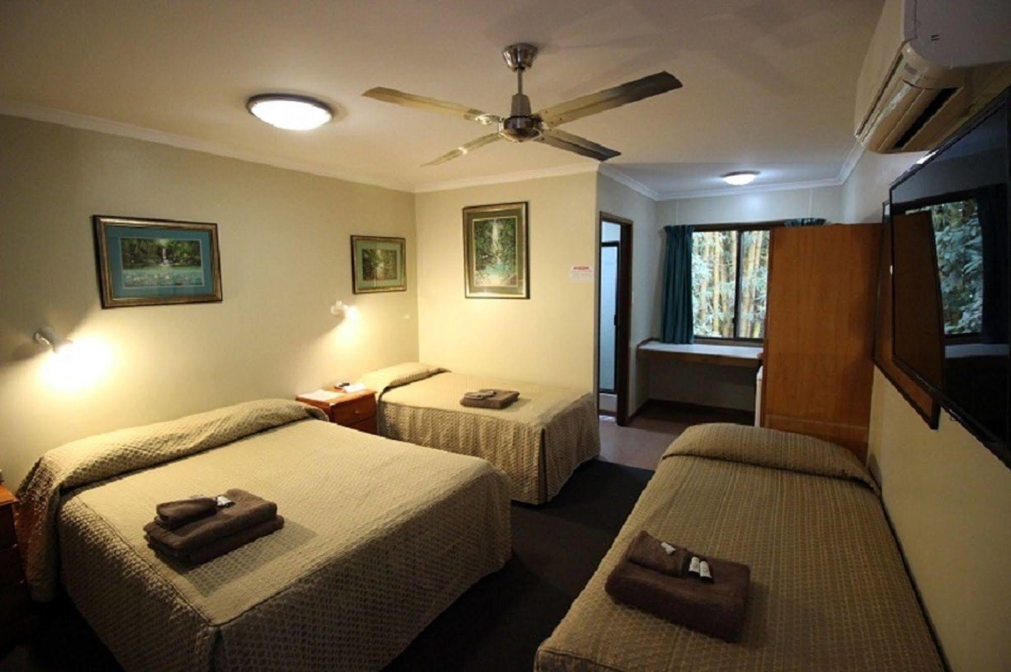 Atherton Hinterland Motel Екстер'єр фото